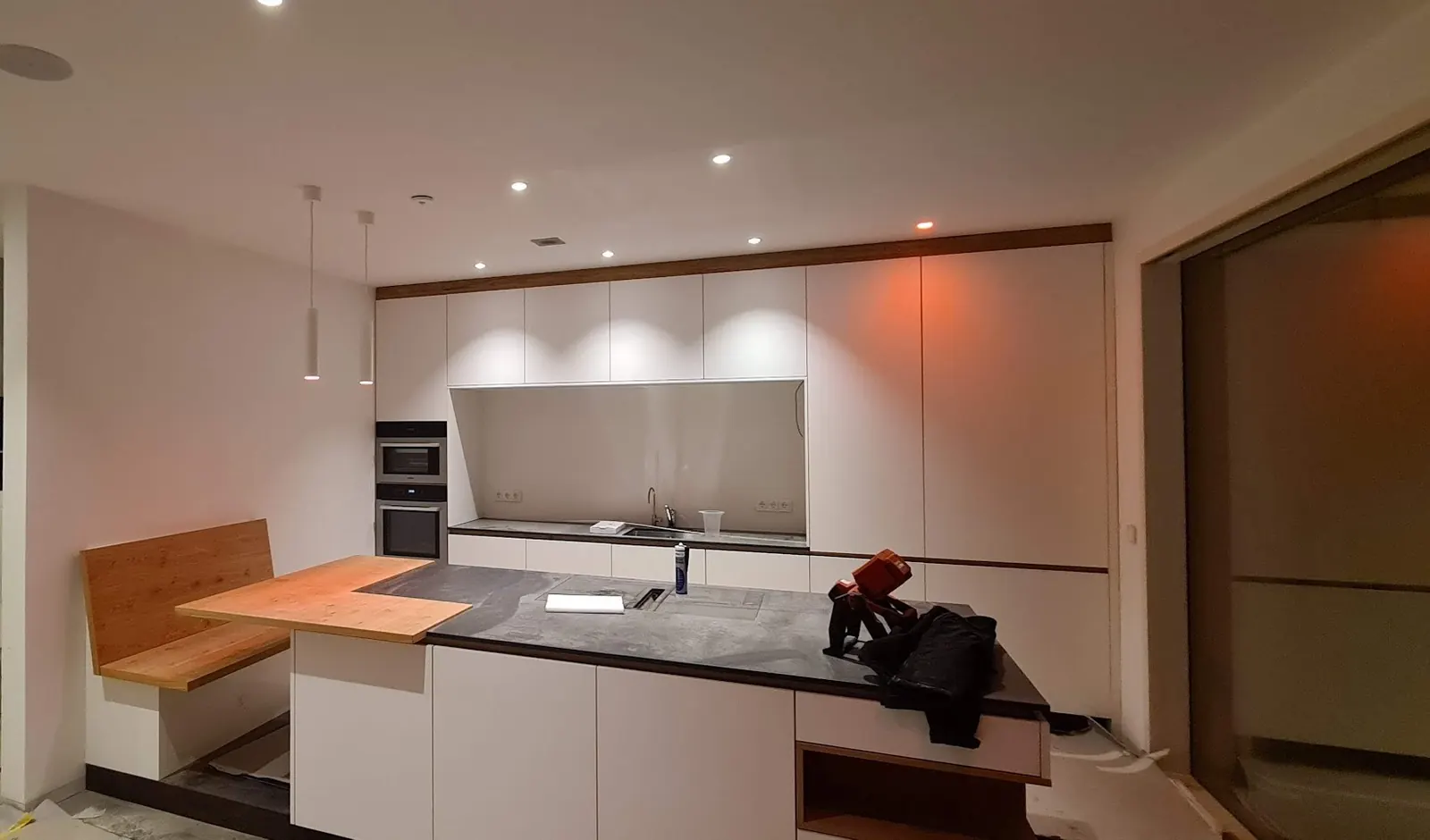 Moderne Küche mit LED-Spots